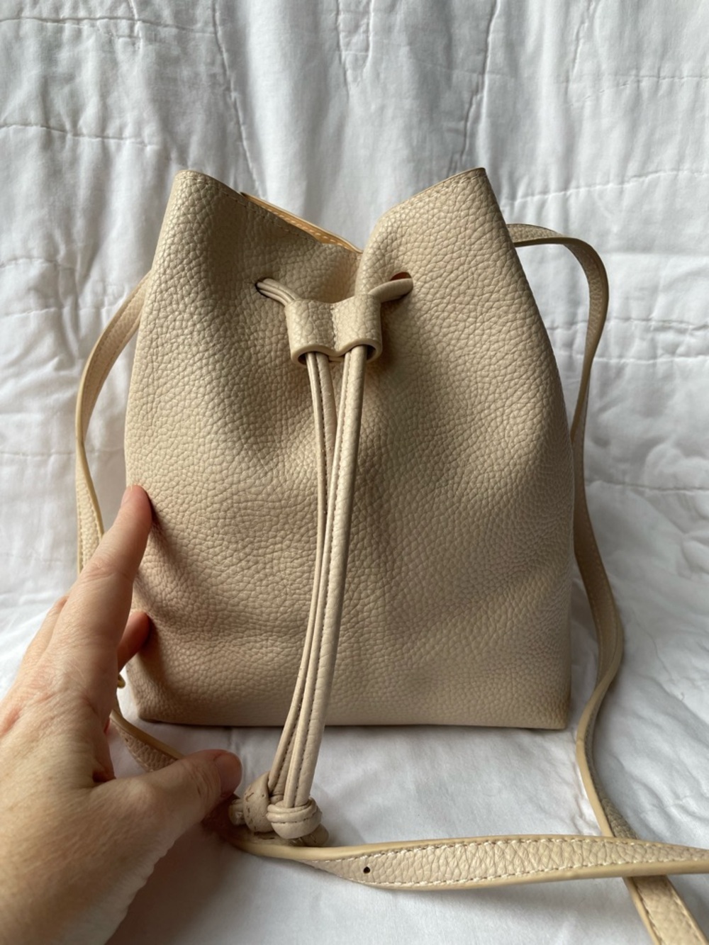 H&M Beige Pebbled Leather Drawstring Bucket Bag - Women